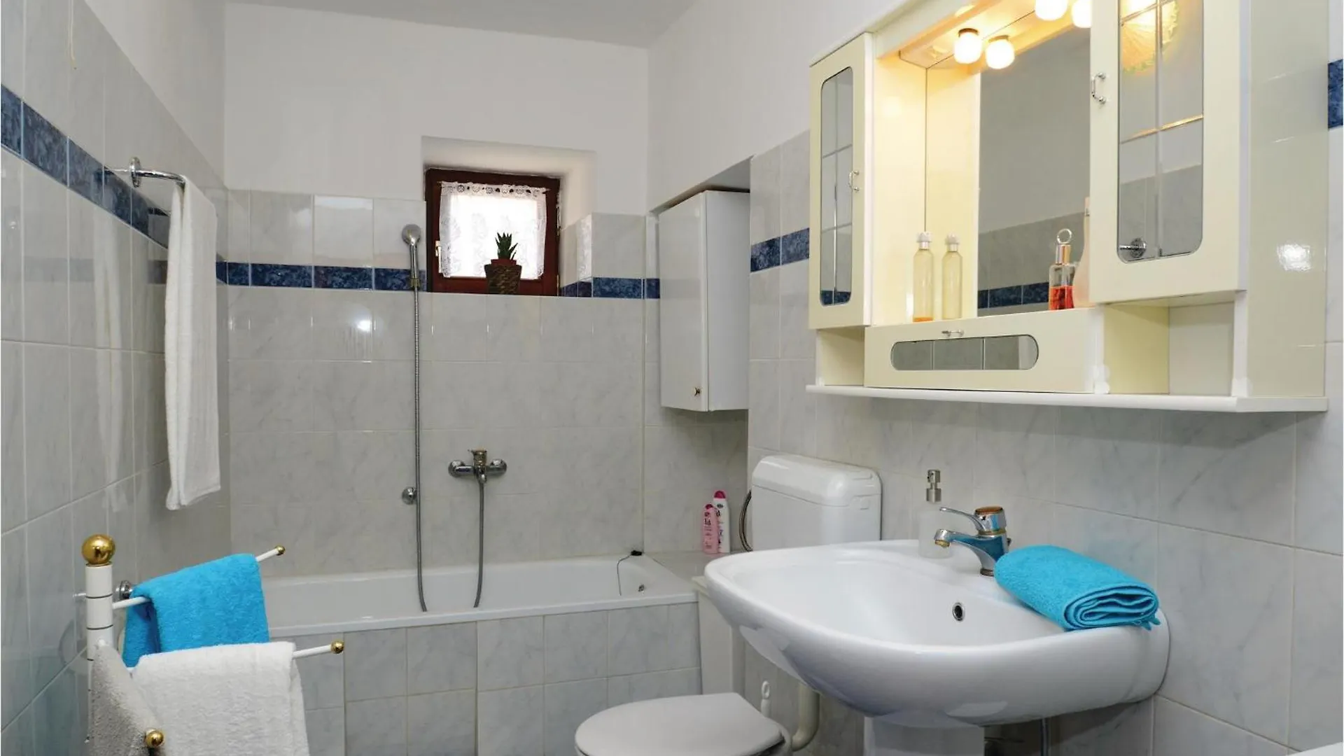 3 Bedroom Lovely Home In Kavran Holiday home