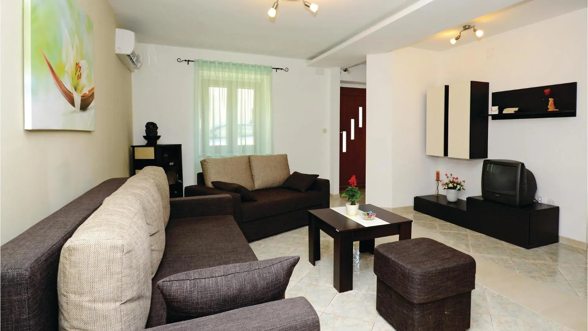 3 Bedroom Lovely Home In Kavran
