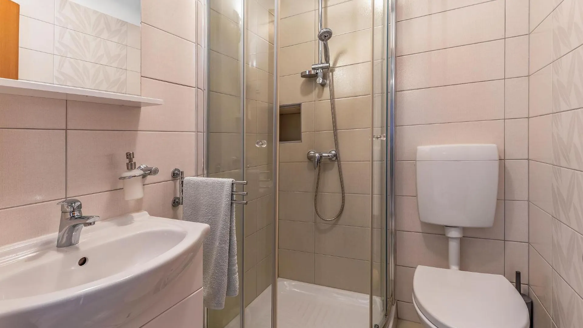 3 Bedroom Lovely Home In Kavran Κροατία